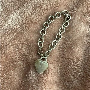 Classic Tiffany’s chain heart bracelet